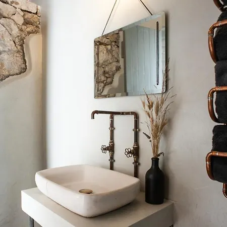 Arterravilla, A Hidden Sanctuary. * Makriótika