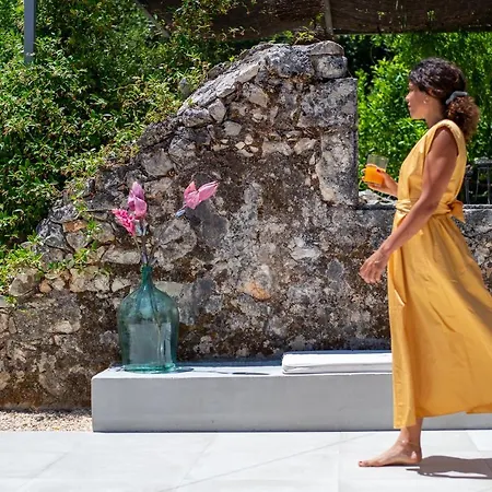 Arterravilla, A Hidden Sanctuary. * Makriótika