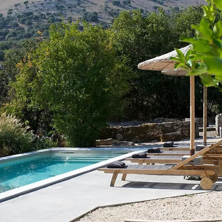 فيلة Arterravilla, A Hidden Sanctuary. Makriotika