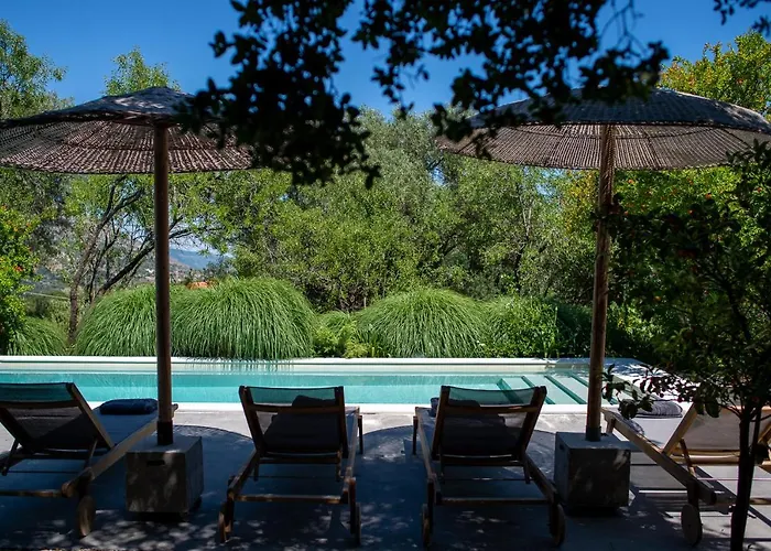 Arterravilla, A Hidden Sanctuary. * Μακριώτικα