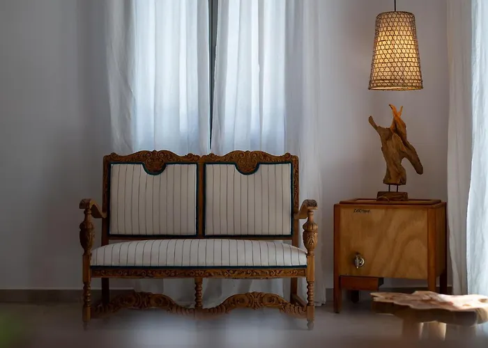 Arterravilla, A Hidden Sanctuary. * Μακριώτικα