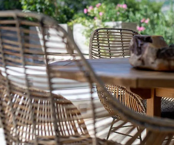 Arterravilla, A Hidden Sanctuary. * Μακριώτικα