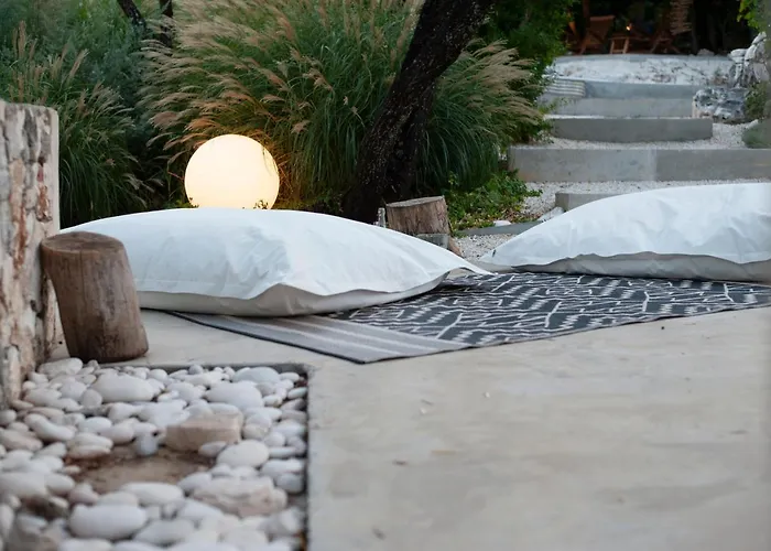 Arterravilla, A Hidden Sanctuary. Βίλα Μακριώτικα