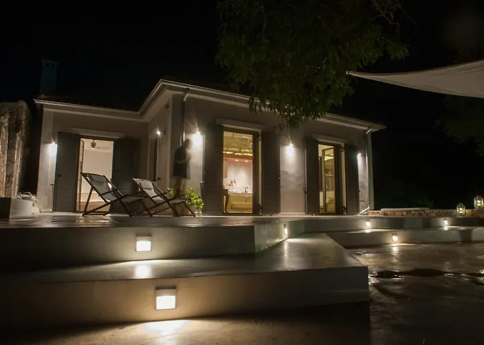 Arterravilla, A Hidden Sanctuary. Μακριώτικα