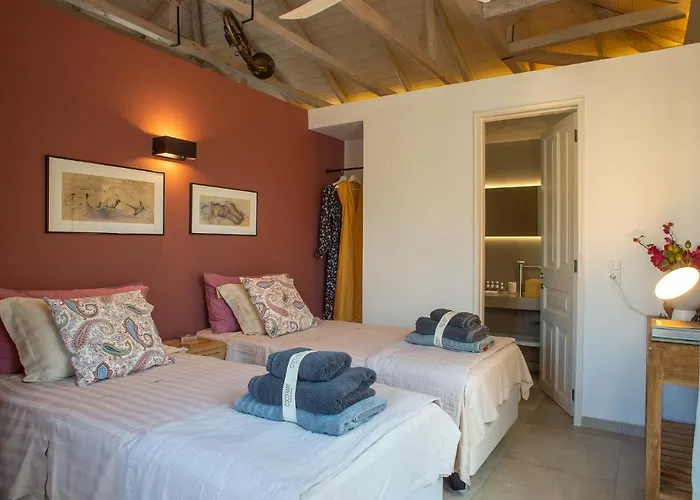 Arterravilla, A Hidden Sanctuary. * Μακριώτικα